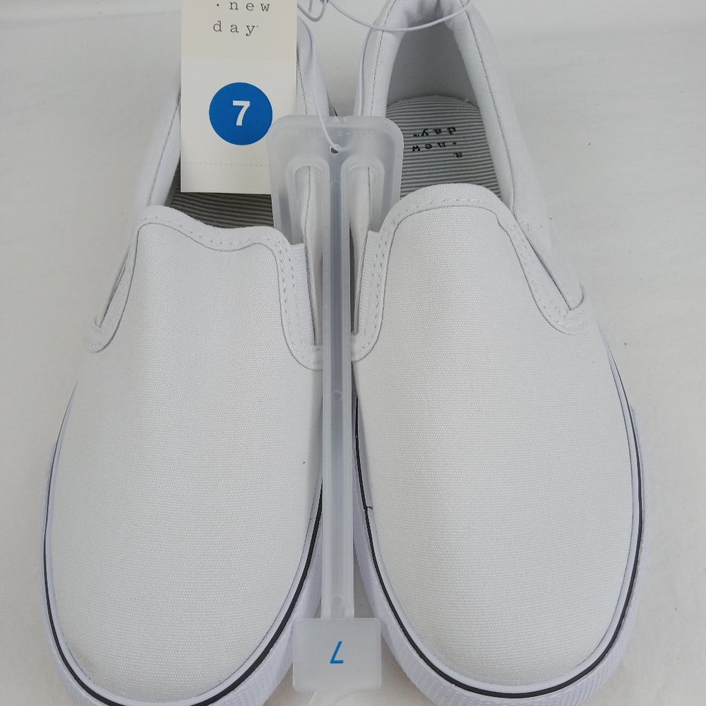 New Women's MILLIE A New Day twin gore Slip-on Sneakers Shoes White Size 7